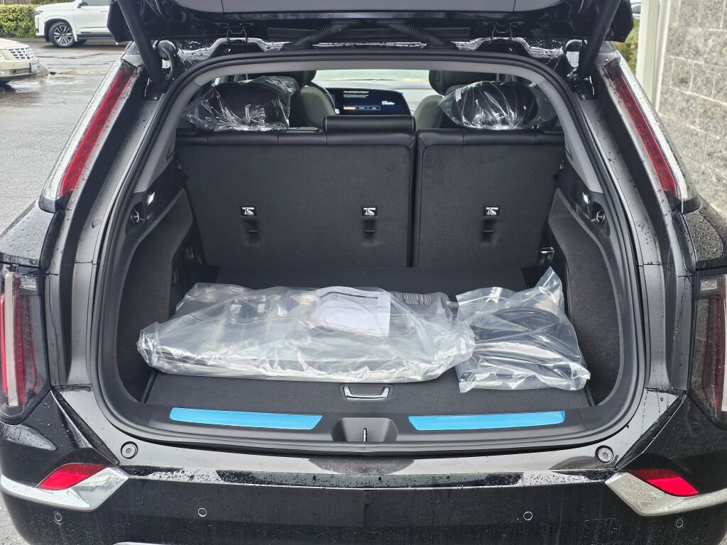 New 2026 Cadillac Optiq Luxury 1 image 7