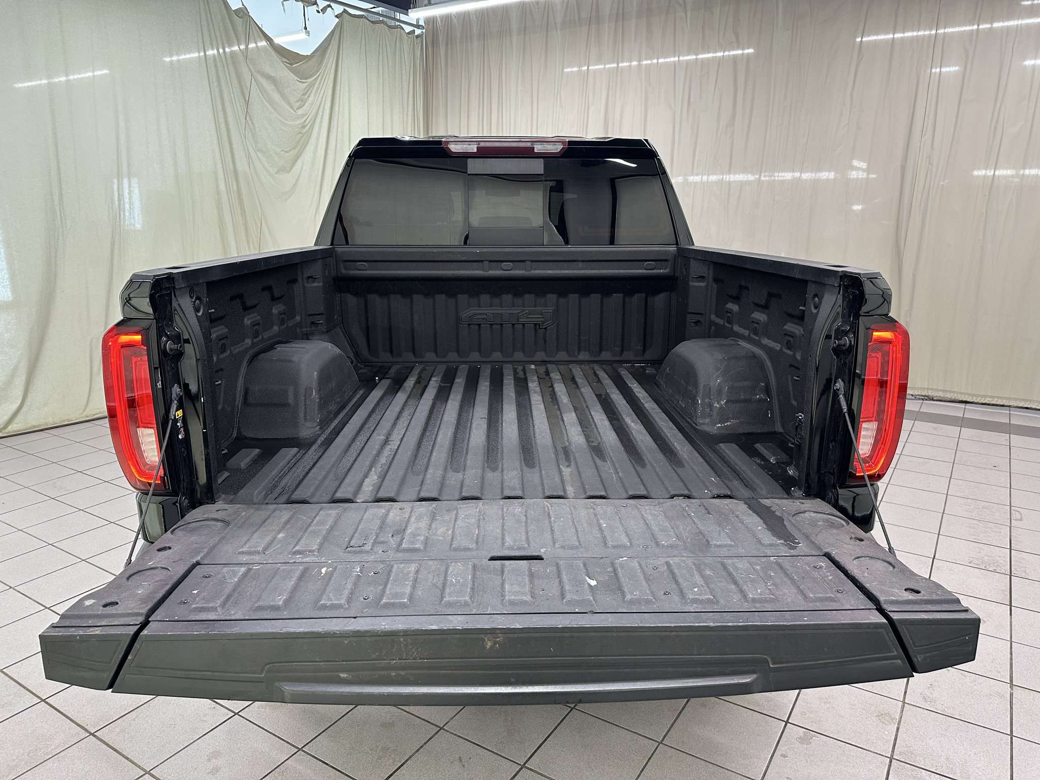 Used 2021 GMC Sierra 1500 AT4 w/ AT4 Preferred Package AWD/4WD image 11