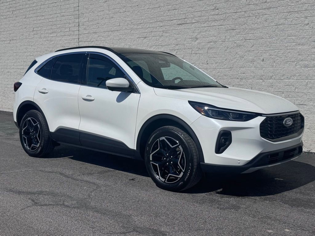 Used 2026 Ford Escape Platinum w/ Premium Technology Package image 6