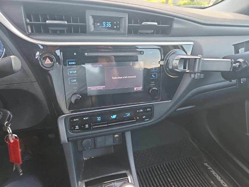 Used 2018 Toyota Corolla LE FWD image 15