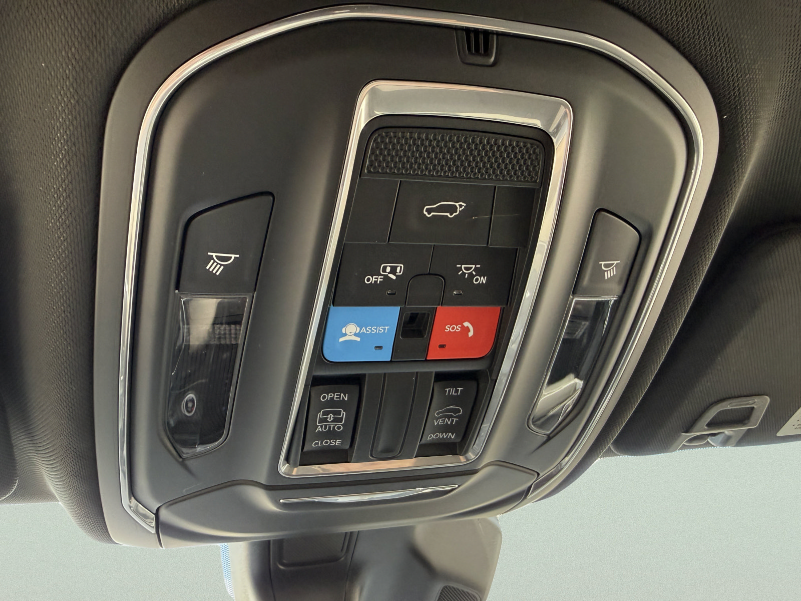 Used 2025 Jeep Grand Cherokee Laredo X w/ Luxury Tech Group I AWD/4WD image 27