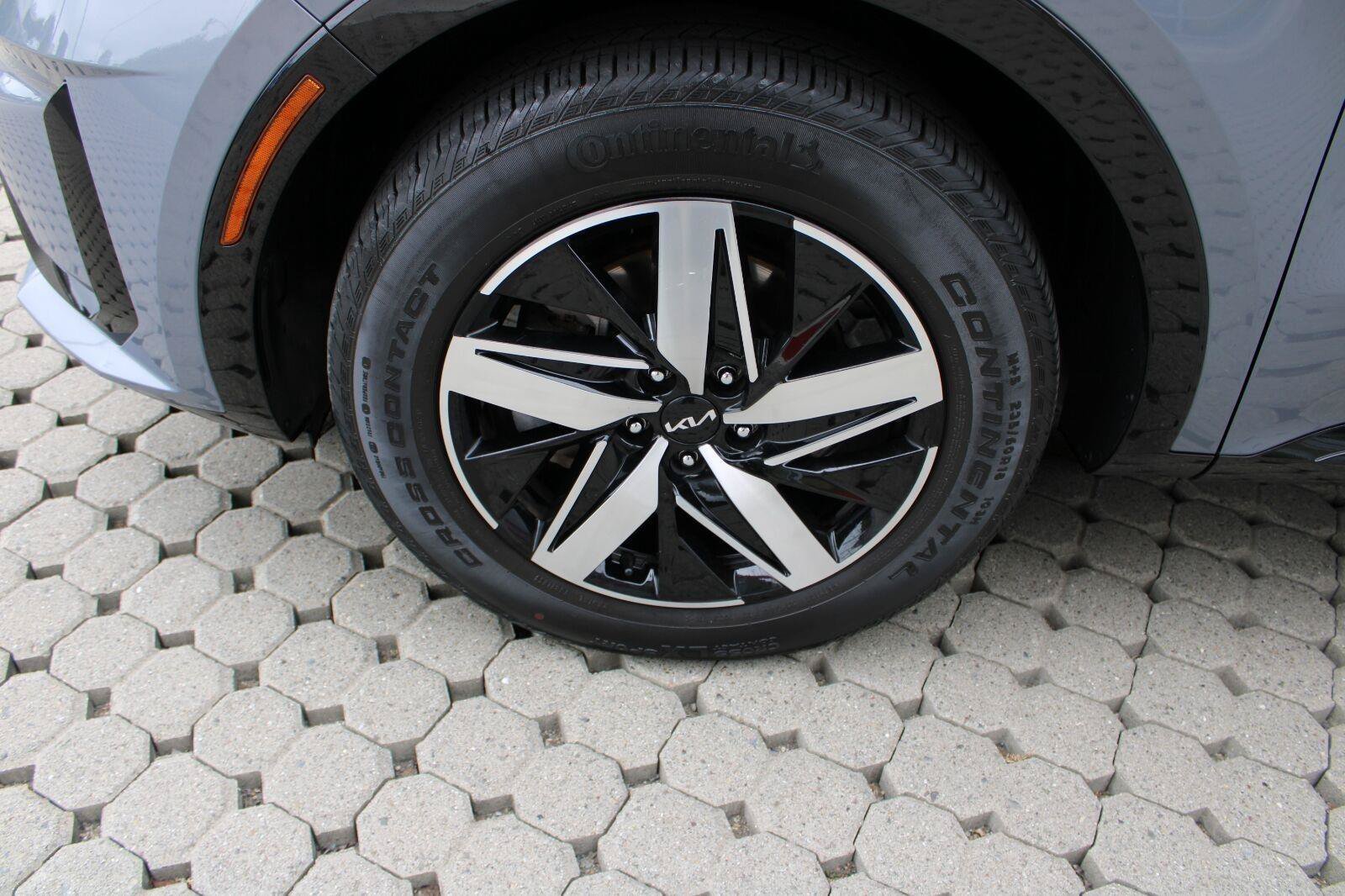Used 2023 Kia Sorento S w/ Panoramic Sunroof Package FWD image 12