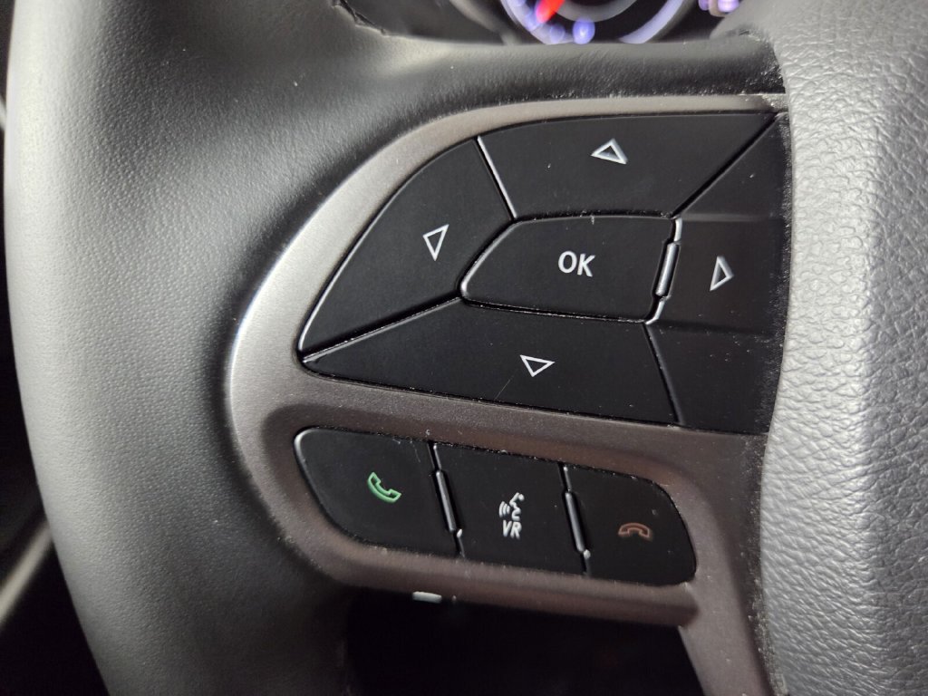 Used 2019 Jeep Cherokee Latitude Plus FWD image 18