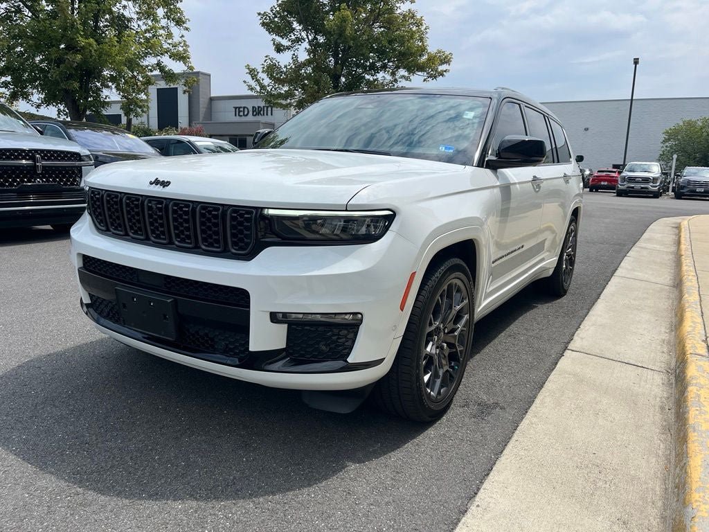 Used 2023 Jeep Grand Cherokee L Summit AWD/4WD image 3