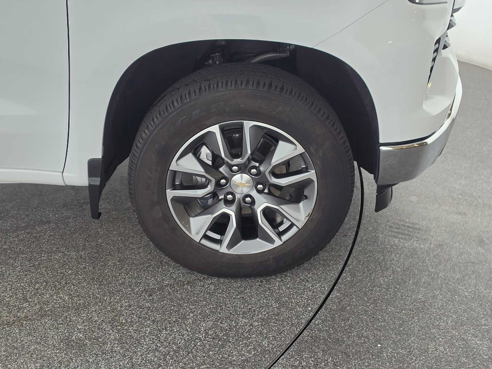 Used 2024 Chevrolet Silverado 1500 LT AWD/4WD image 9