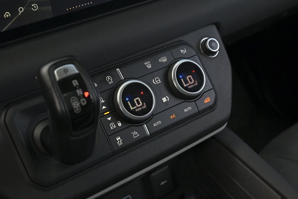 Used 2021 Land Rover Defender 110 SE image 38