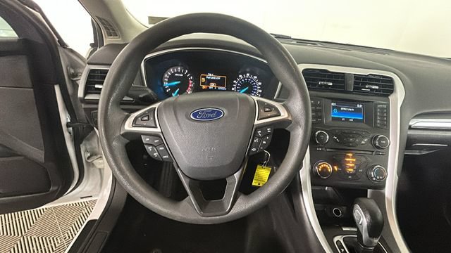 Used 2015 Ford Fusion SE FWD image 13