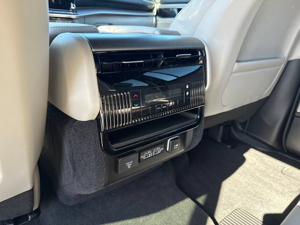 Used 2025 Jeep Wagoneer L 4WD image 25