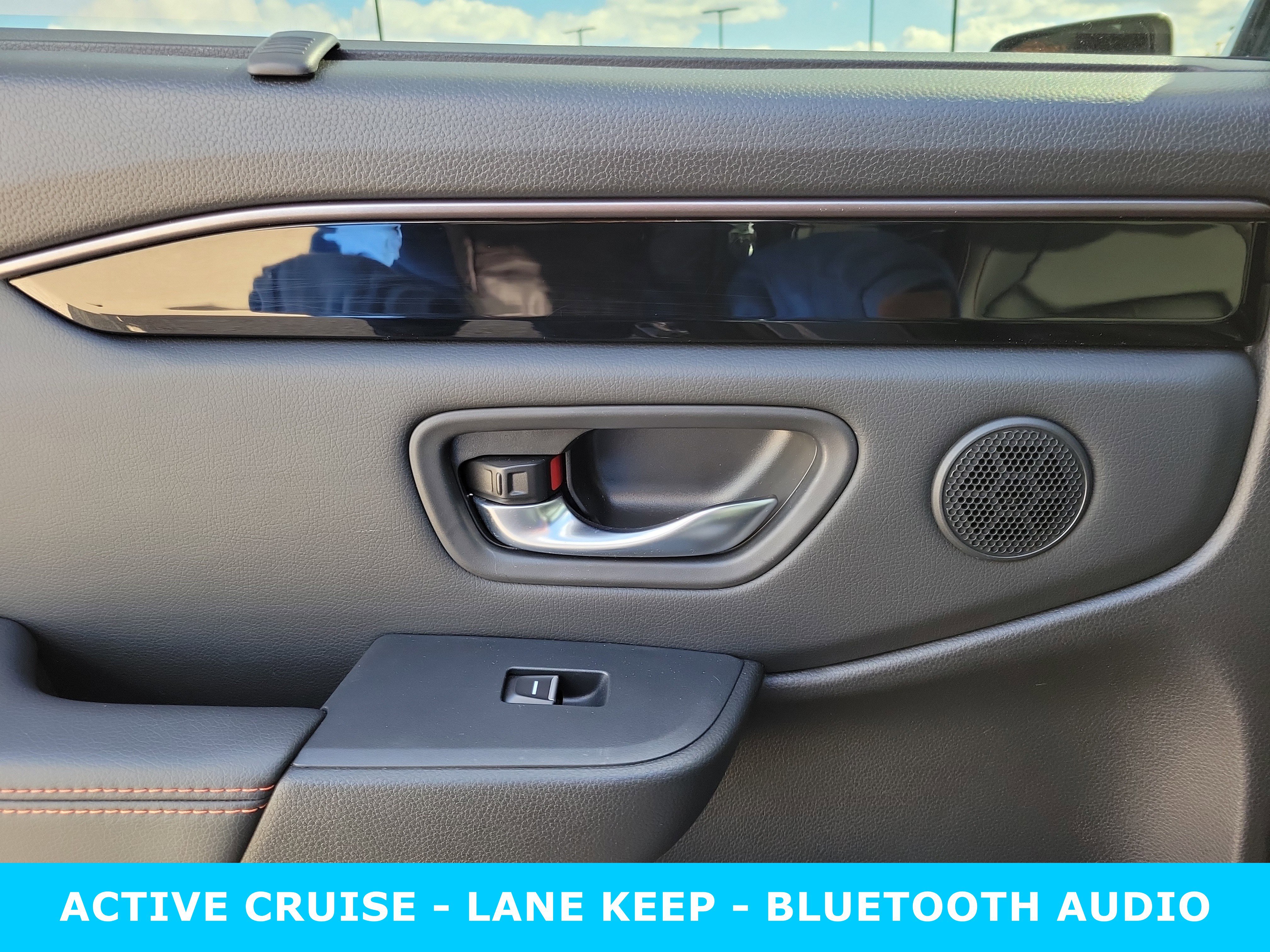 Used 2025 Honda Pilot TrailSport image 13