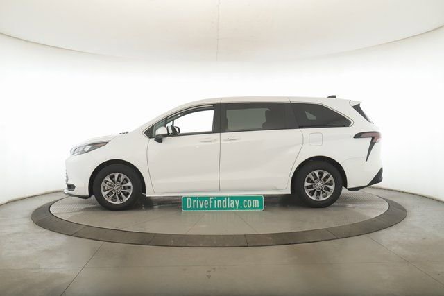 Used 2024 Toyota Sienna LE image 9