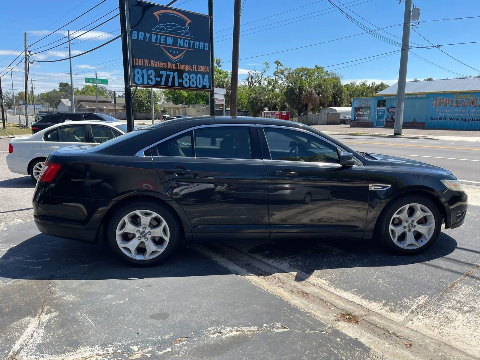 Used 2011 Ford Taurus SEL w/ 202A Rapid Spec Order Code image 3