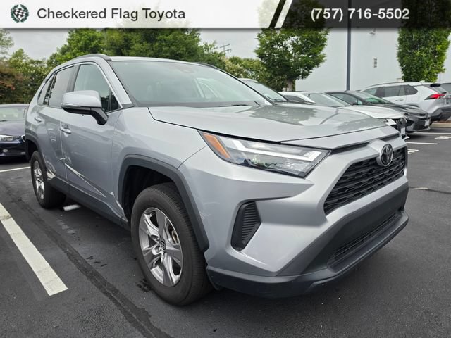 Used 2025 Toyota RAV4 XLE FWD image 3