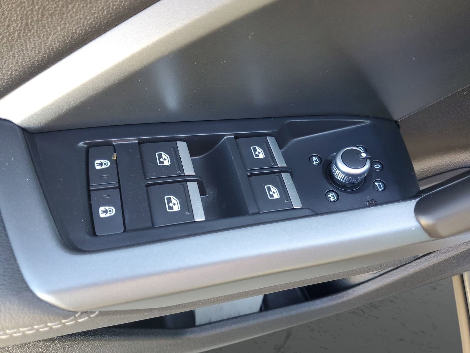 Used 2025 Audi Q3 2.0T Premium w/ Convenience Package image 21