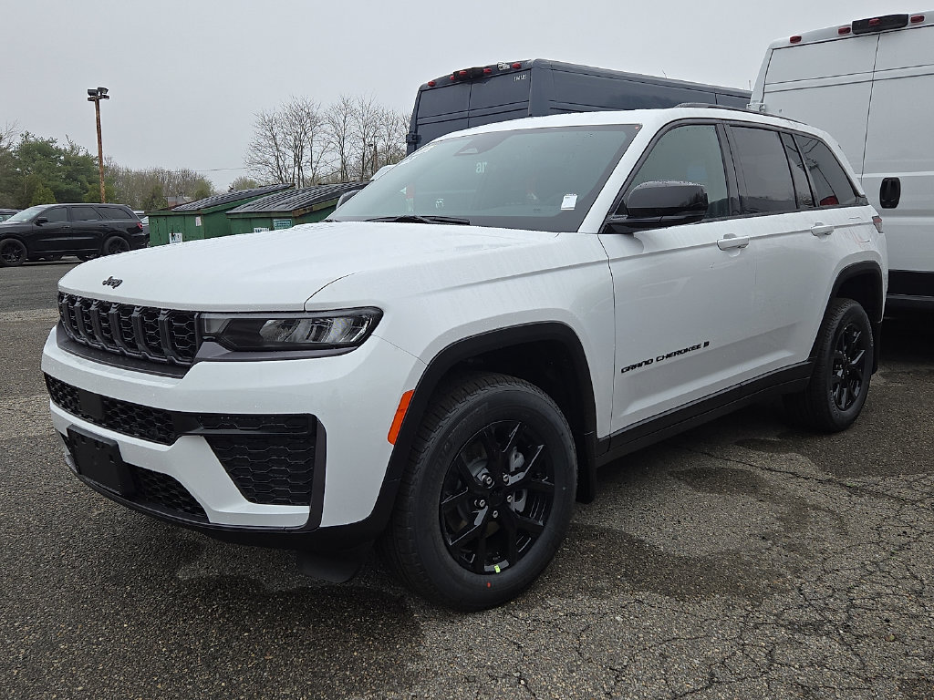 New 2026 Jeep Grand Cherokee Altitude AWD/4WD image 2