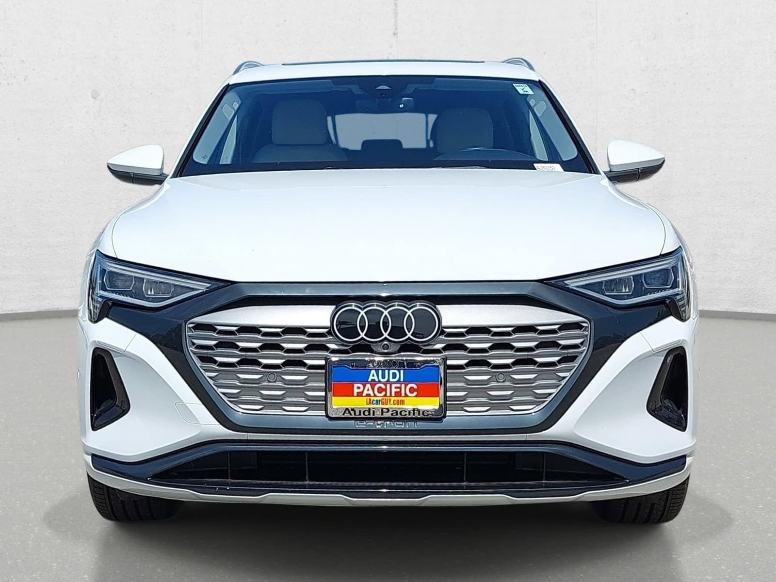 Used 2024 Audi Q8 e-tron Premium Plus w/ Premium Plus Package AWD/4WD image 2