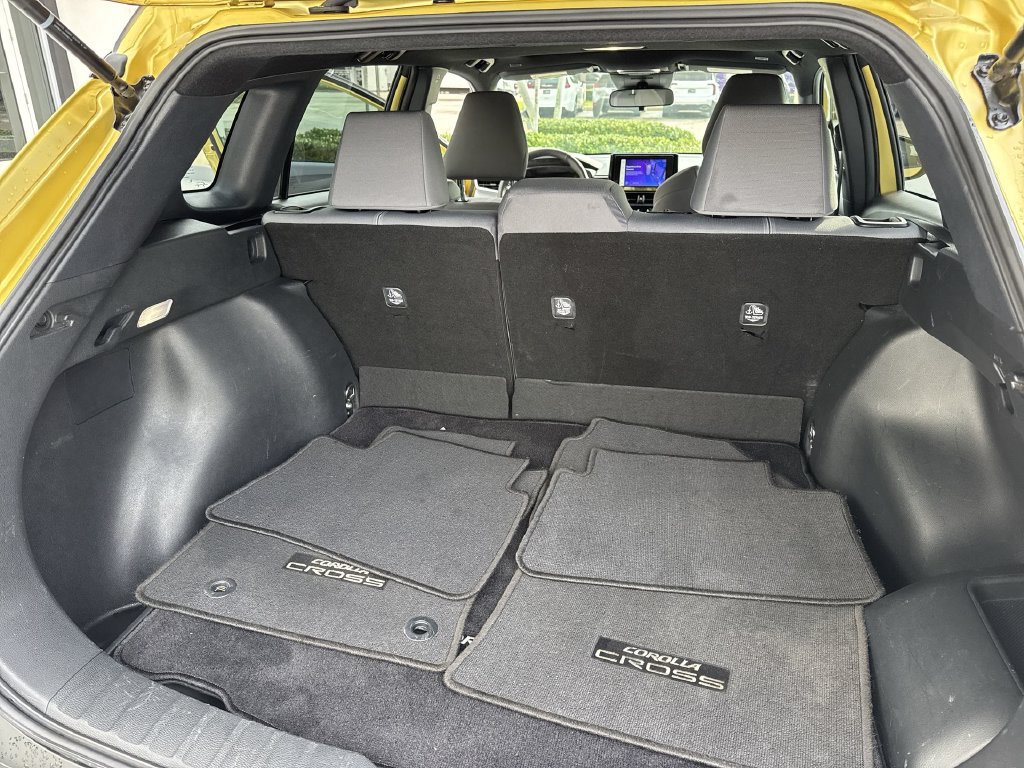 Used 2023 Toyota Corolla Cross AWD Hybrid w/ Moonroof Package image 57