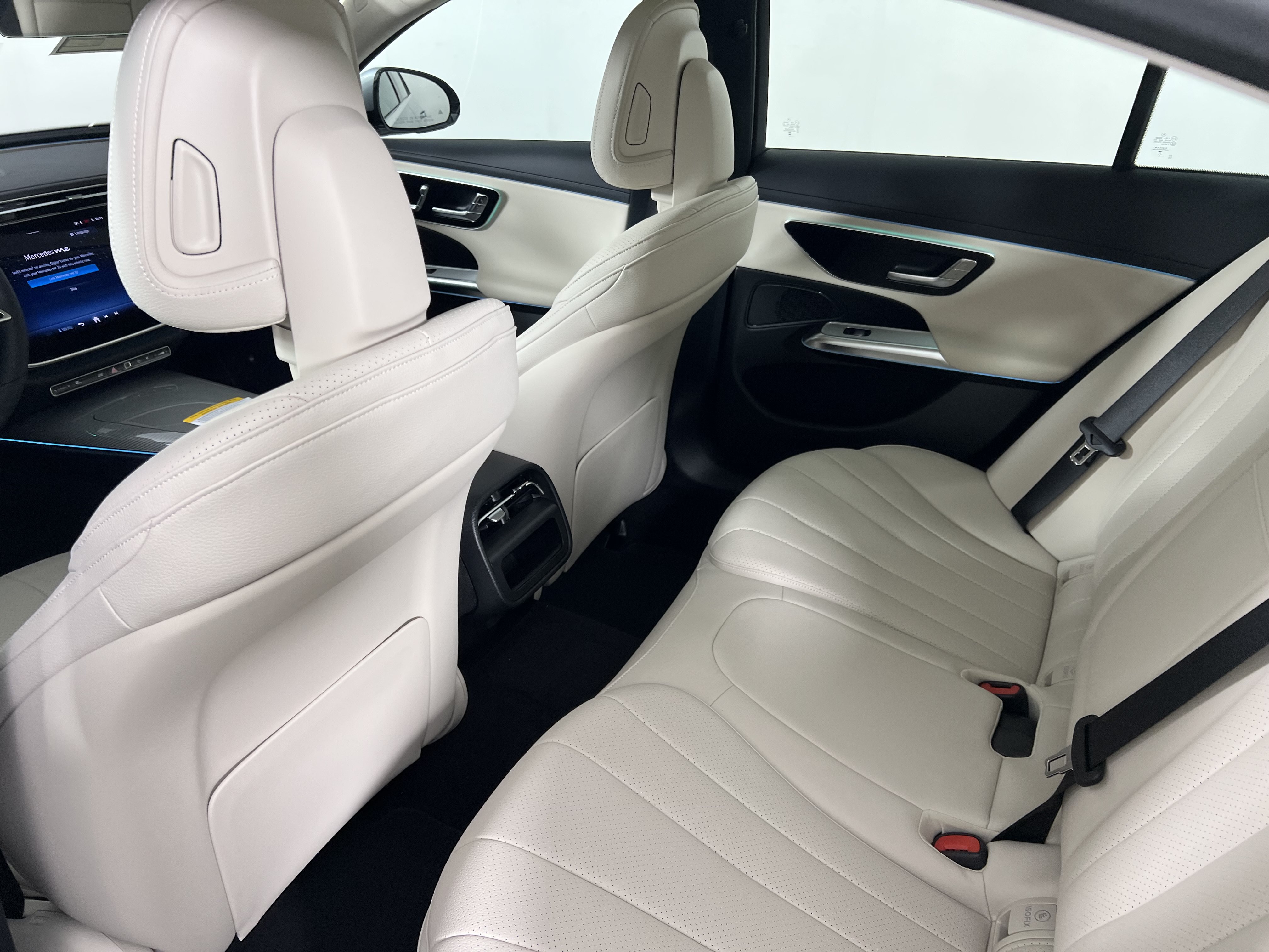 New 2026 Mercedes-Benz E 350 4MATIC Sedan image 21