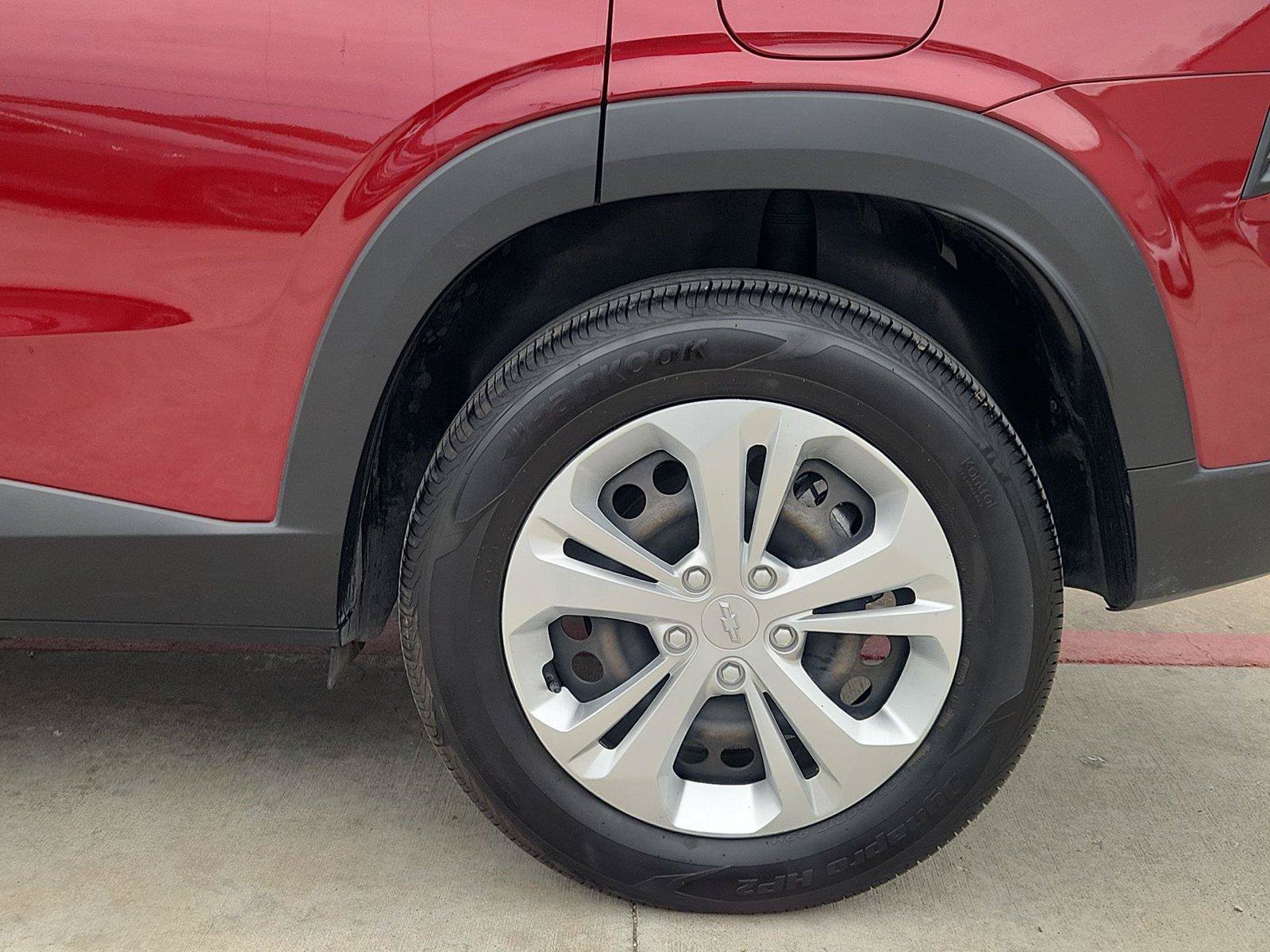 Certified 2025 Chevrolet Trax LS FWD image 29