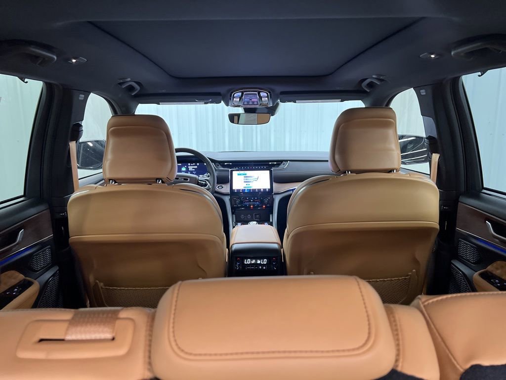 Used 2024 Jeep Grand Cherokee Summit w/ Luxury Tech Group V image 10