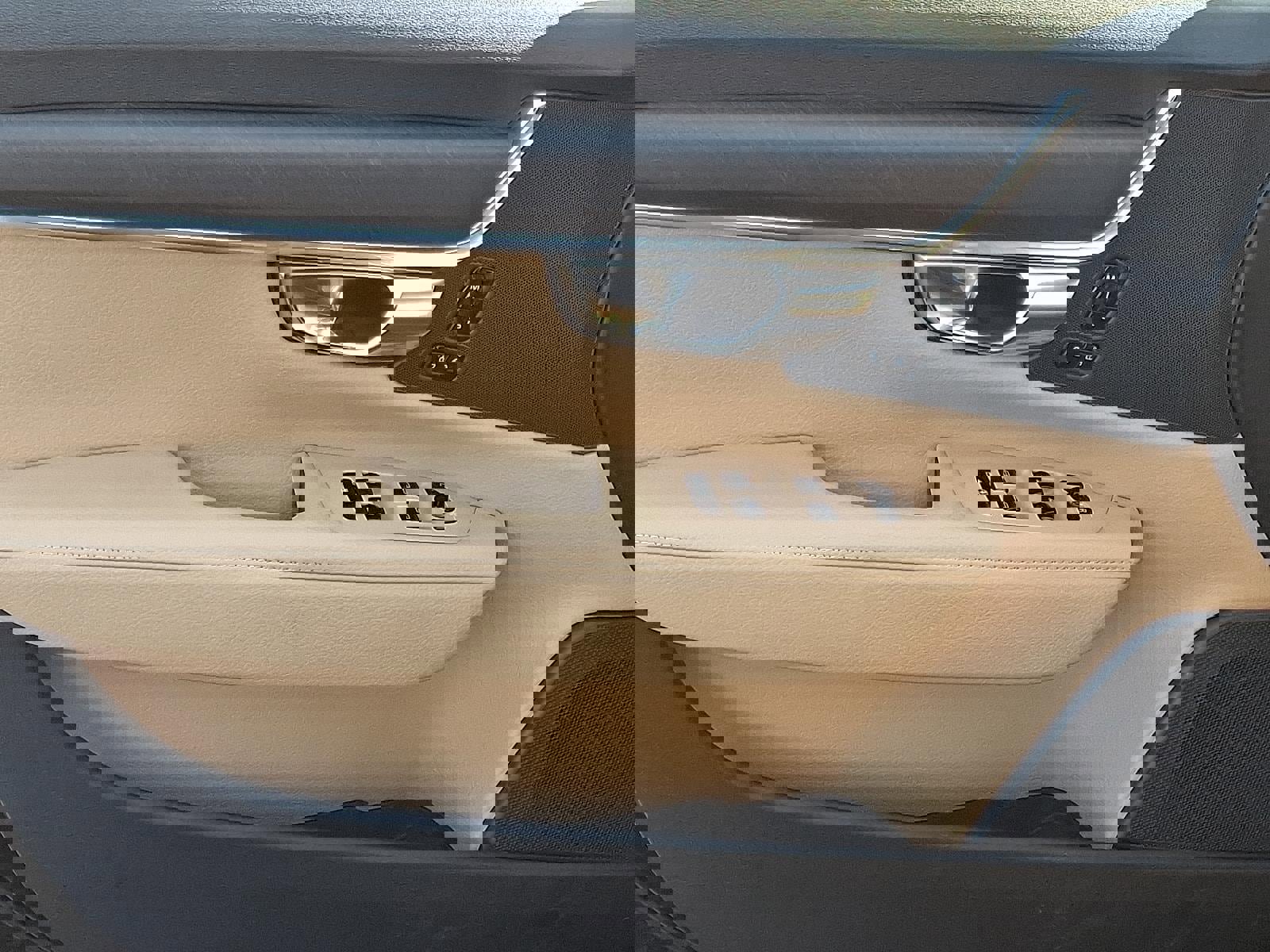 Used 2018 Volvo V90 T6 Cross Country w/ Protection Package Premier image 13