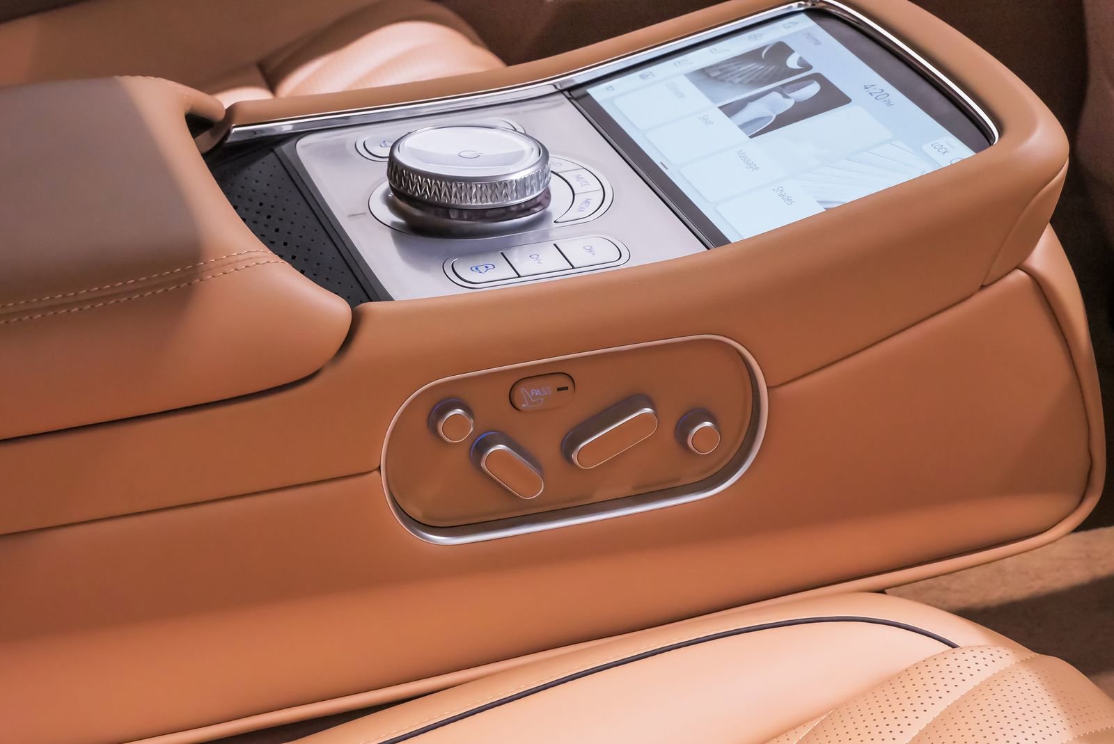 Certified 2025 Genesis G90 3.5T image 13