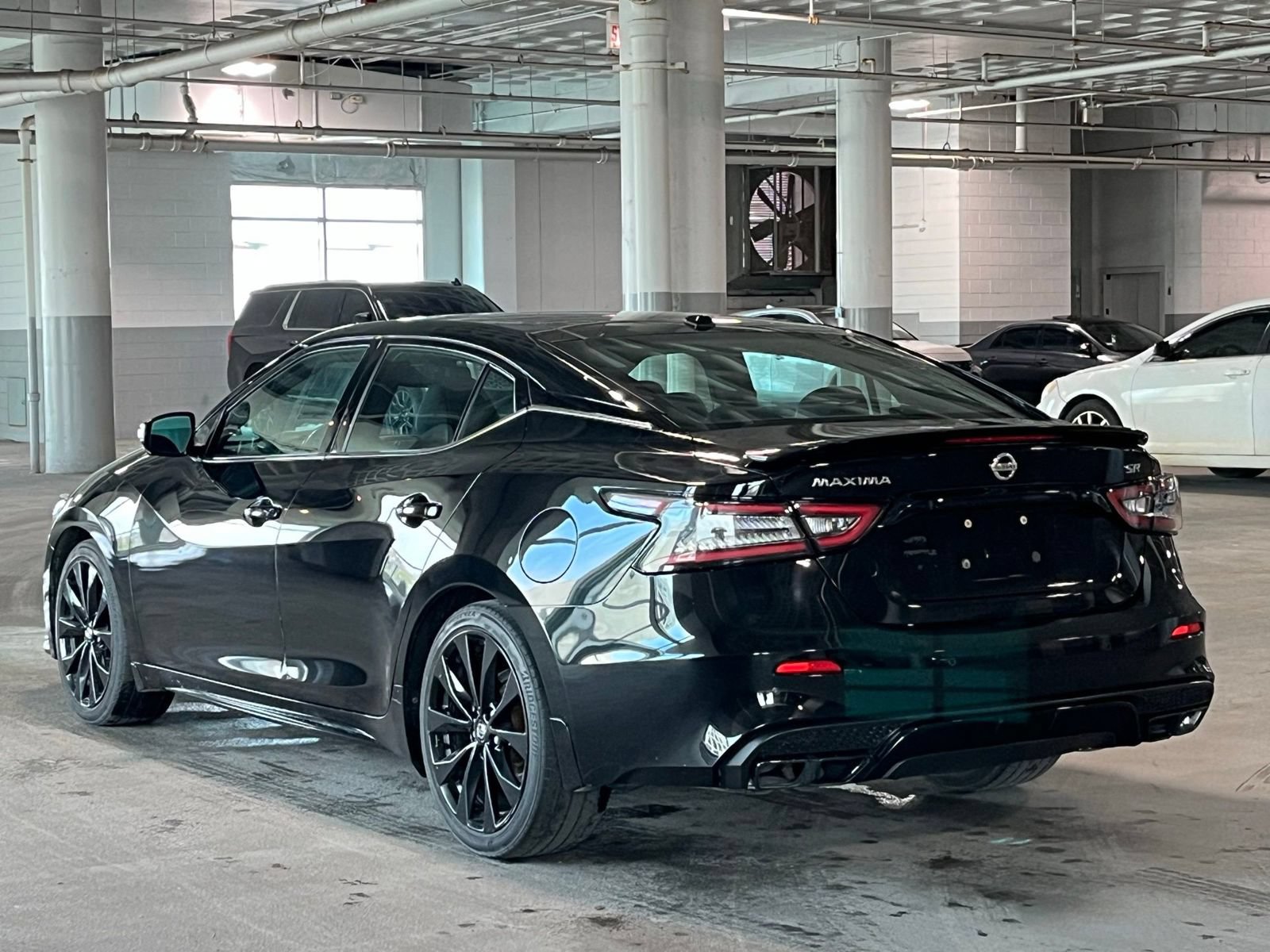Used 2022 Nissan Maxima SR w/ Sport Mat Group FWD image 8