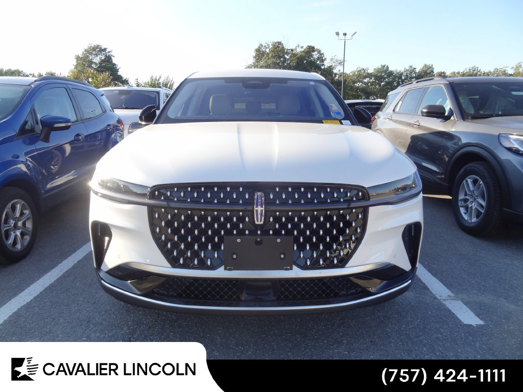 Used 2026 Lincoln Nautilus Premier AWD/4WD image 2