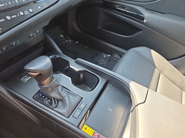 Certified 2025 Lexus ES 300h w/ Premium Package image 24