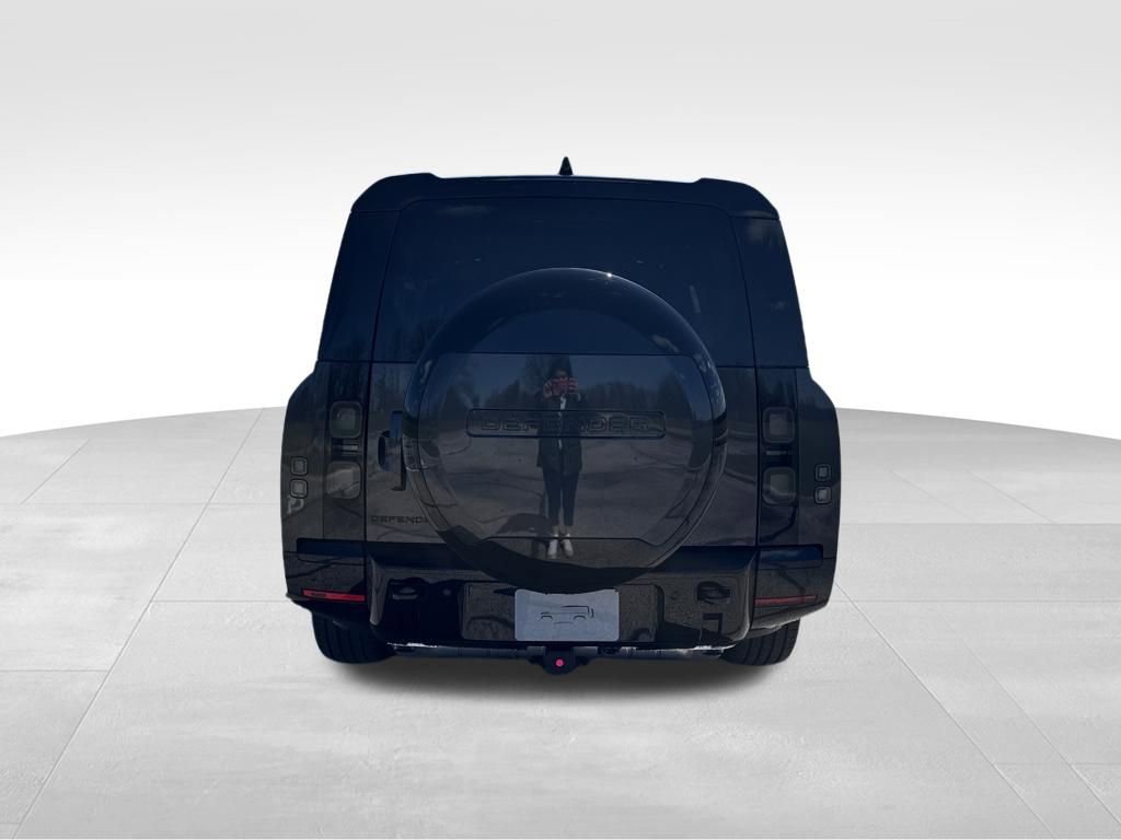 New 2026 Land Rover Defender 130 X-Dynamic SE image 8