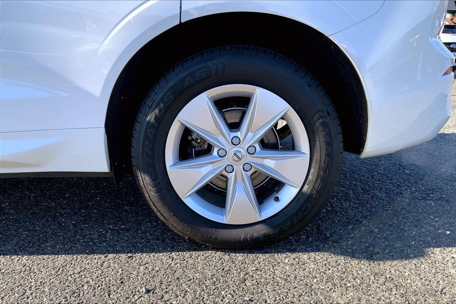 Used 2022 Volvo XC60 B5 Momentum w/ Climate Package image 10