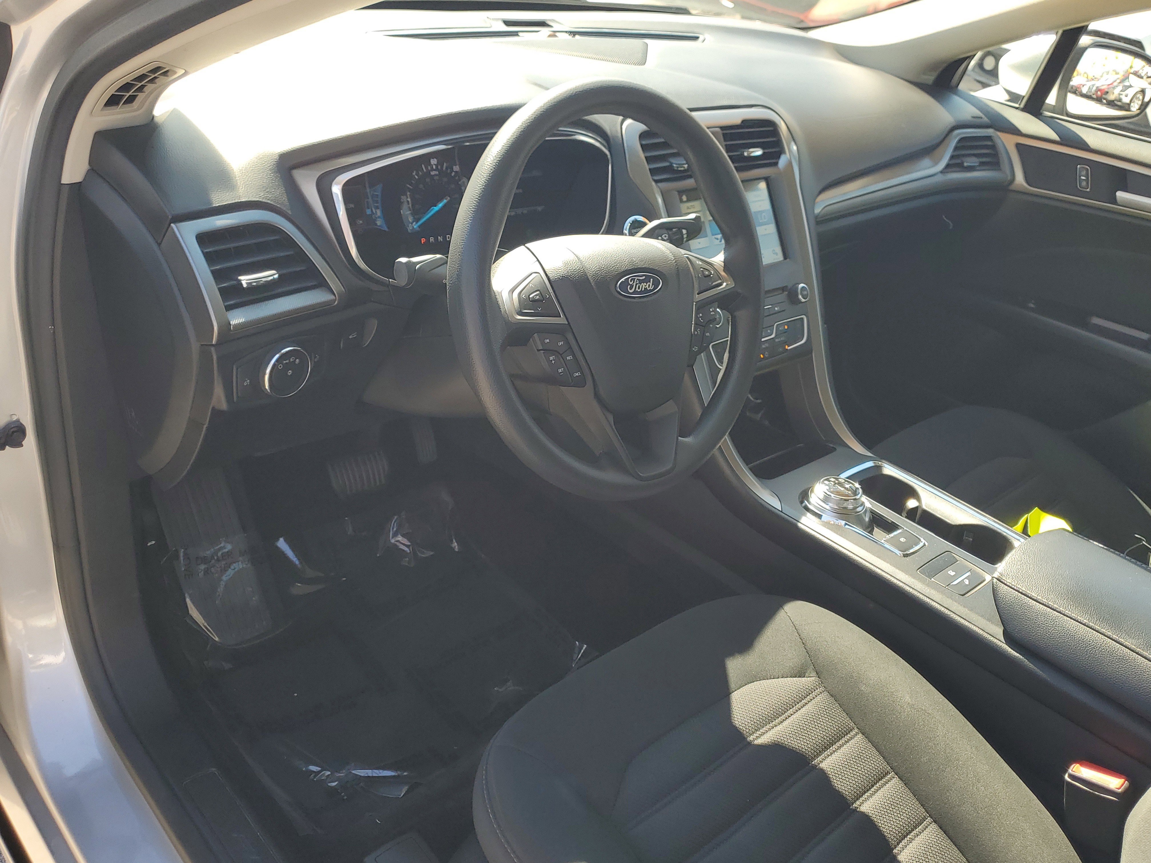 Used 2017 Ford Fusion SE image 22