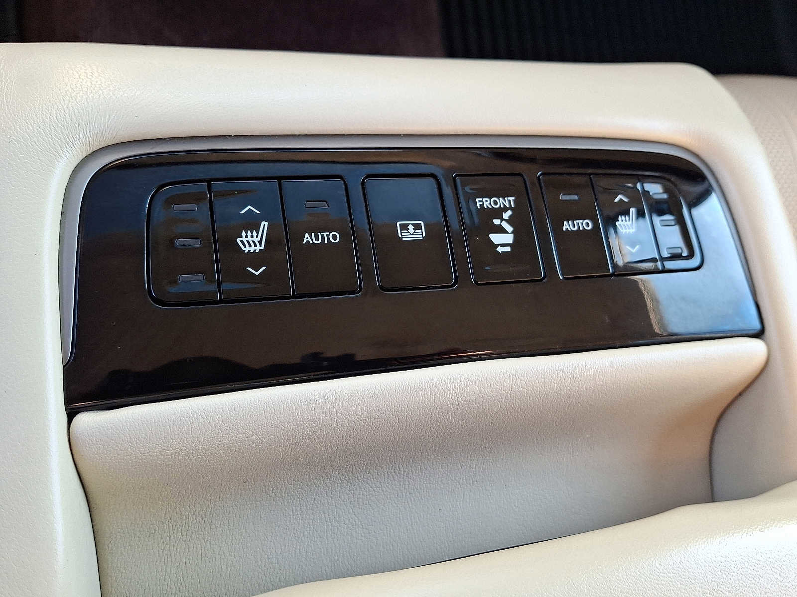 Used 2020 Lexus LS 500 image 11