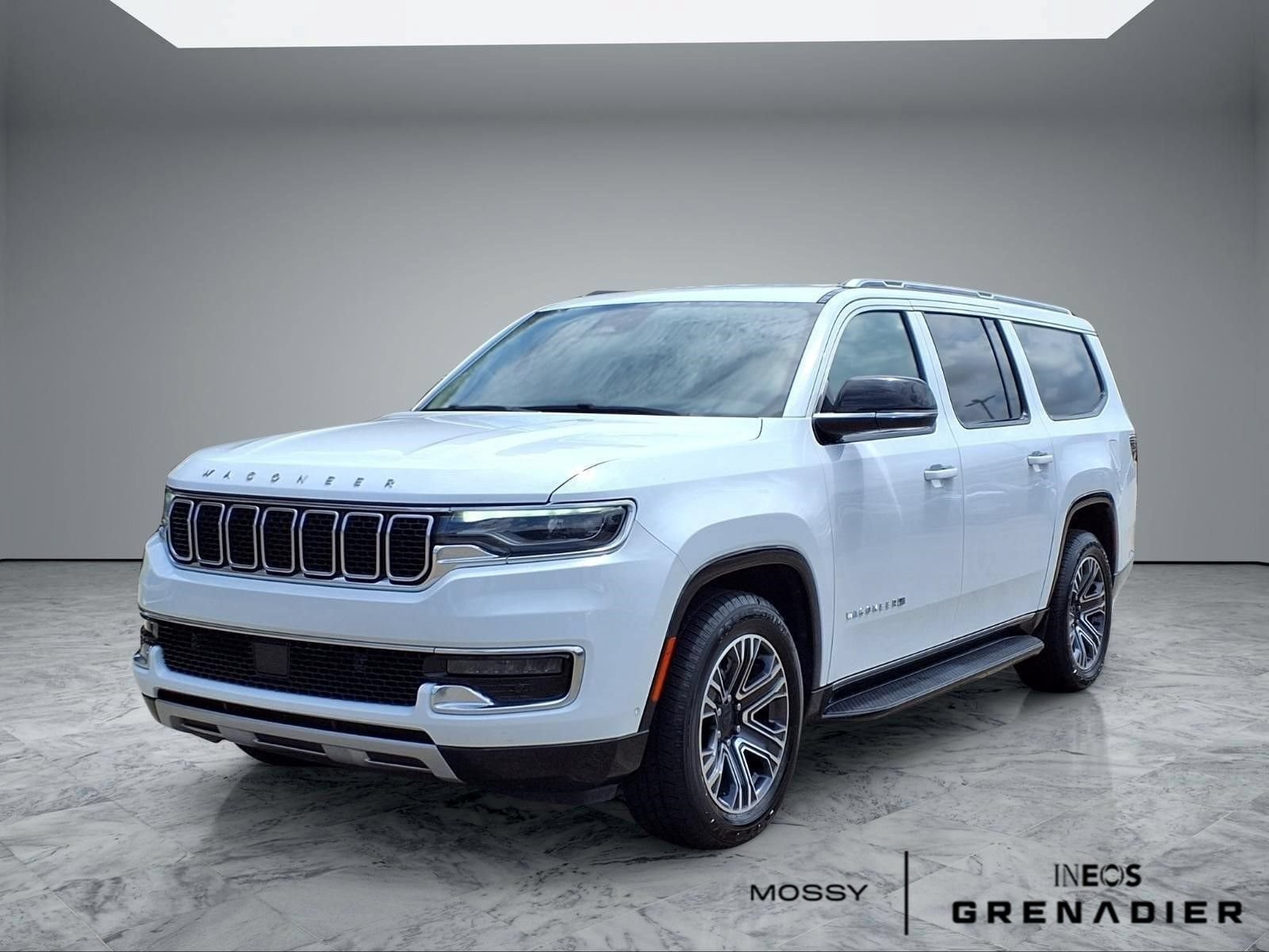 Used 2024 Jeep Wagoneer L Series II RWD image 4