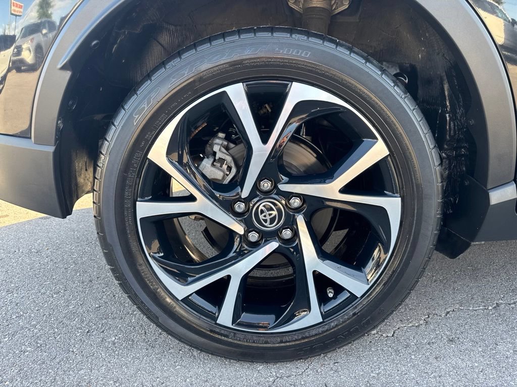 Used 2018 Toyota C-HR XLE FWD image 28