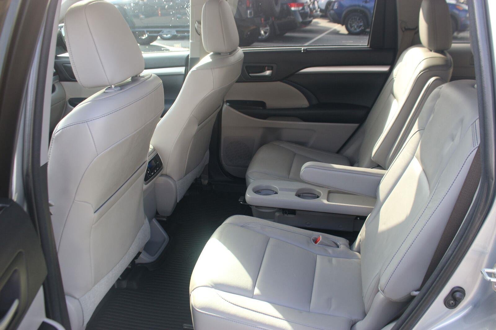 Used 2015 Toyota Highlander XLE FWD image 31