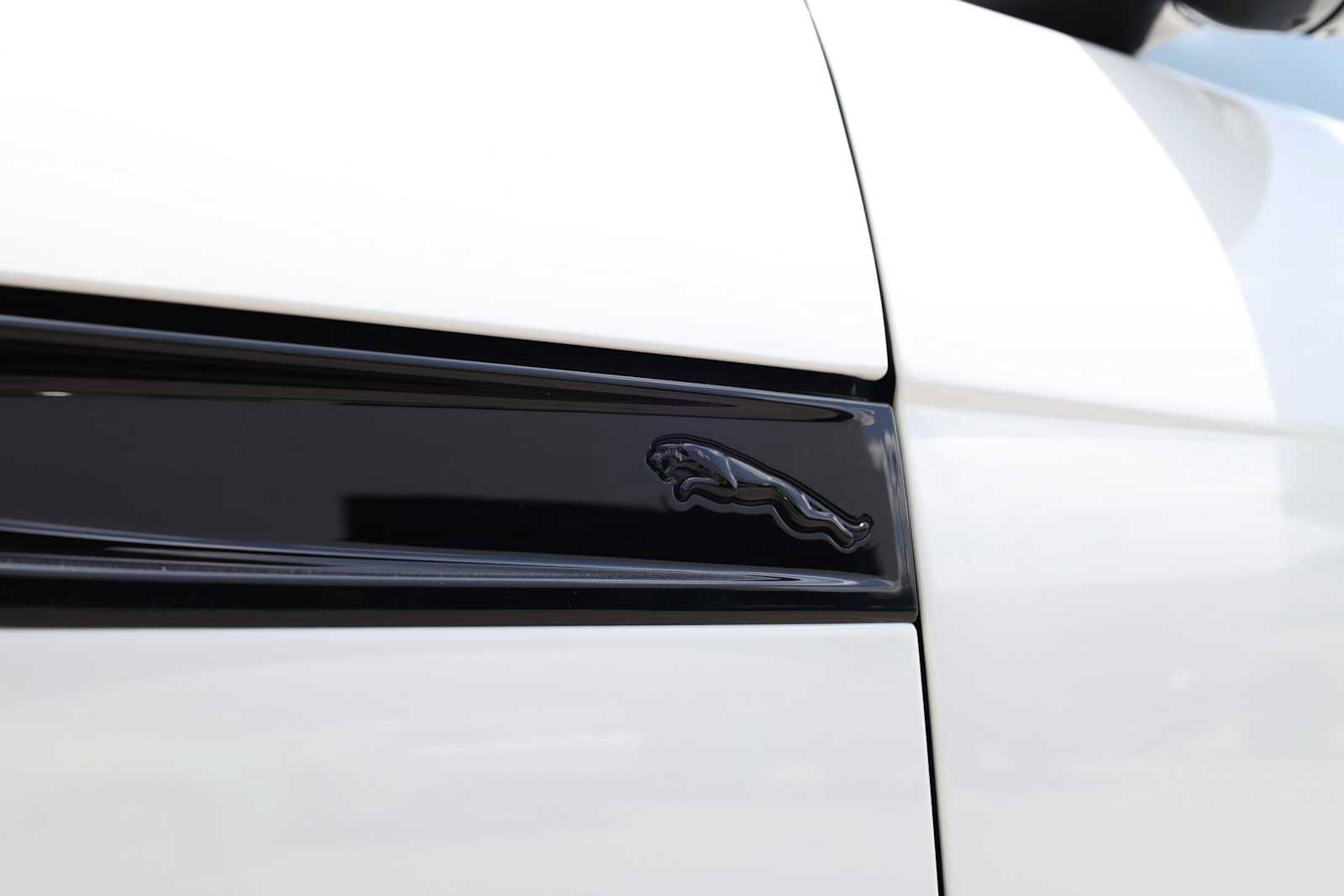 Used 2021 Jaguar F-TYPE Convertible RWD image 45