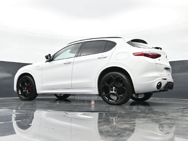 Used 2022 Alfa Romeo Stelvio Veloce AWD/4WD image 51