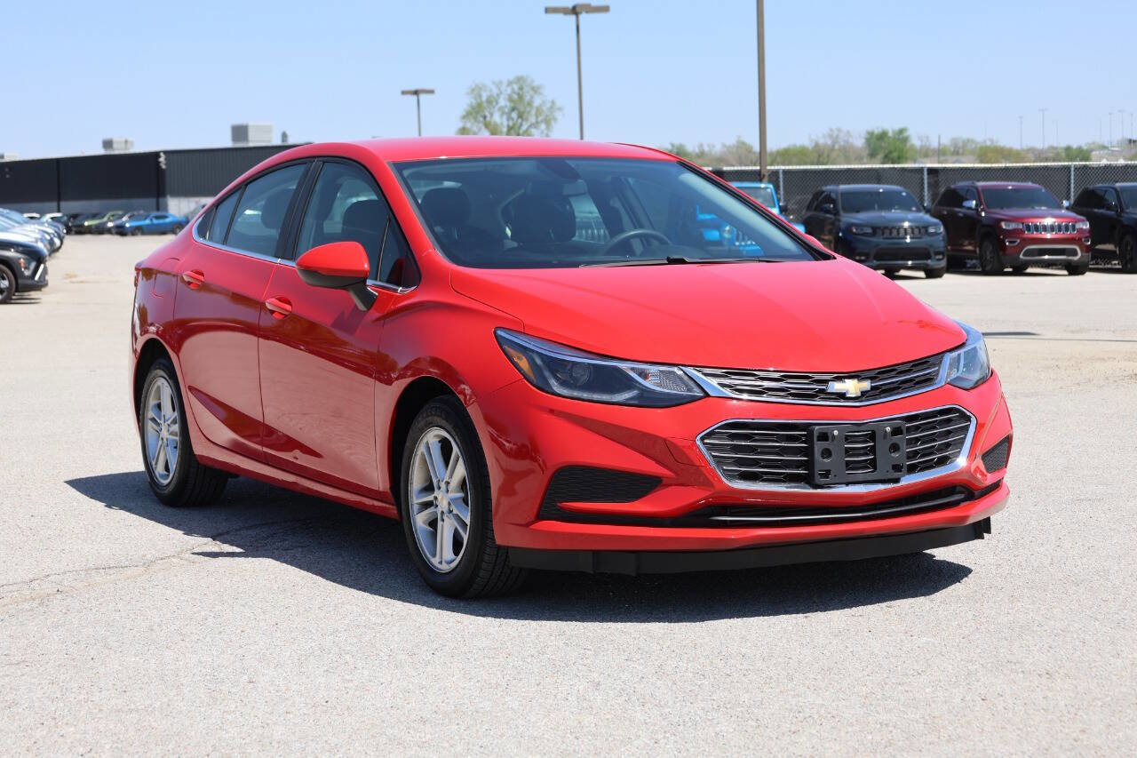 Used 2017 Chevrolet Cruze LT FWD image 4