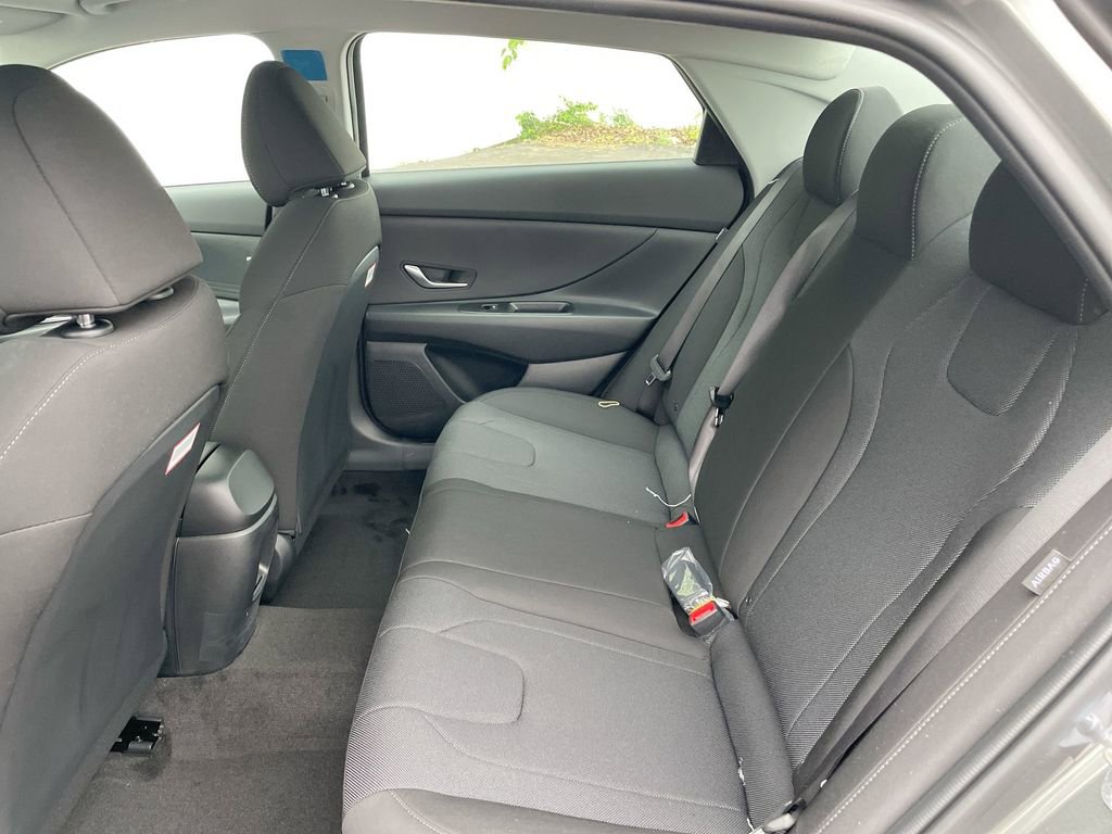 Used 2025 Hyundai Elantra SE image 47