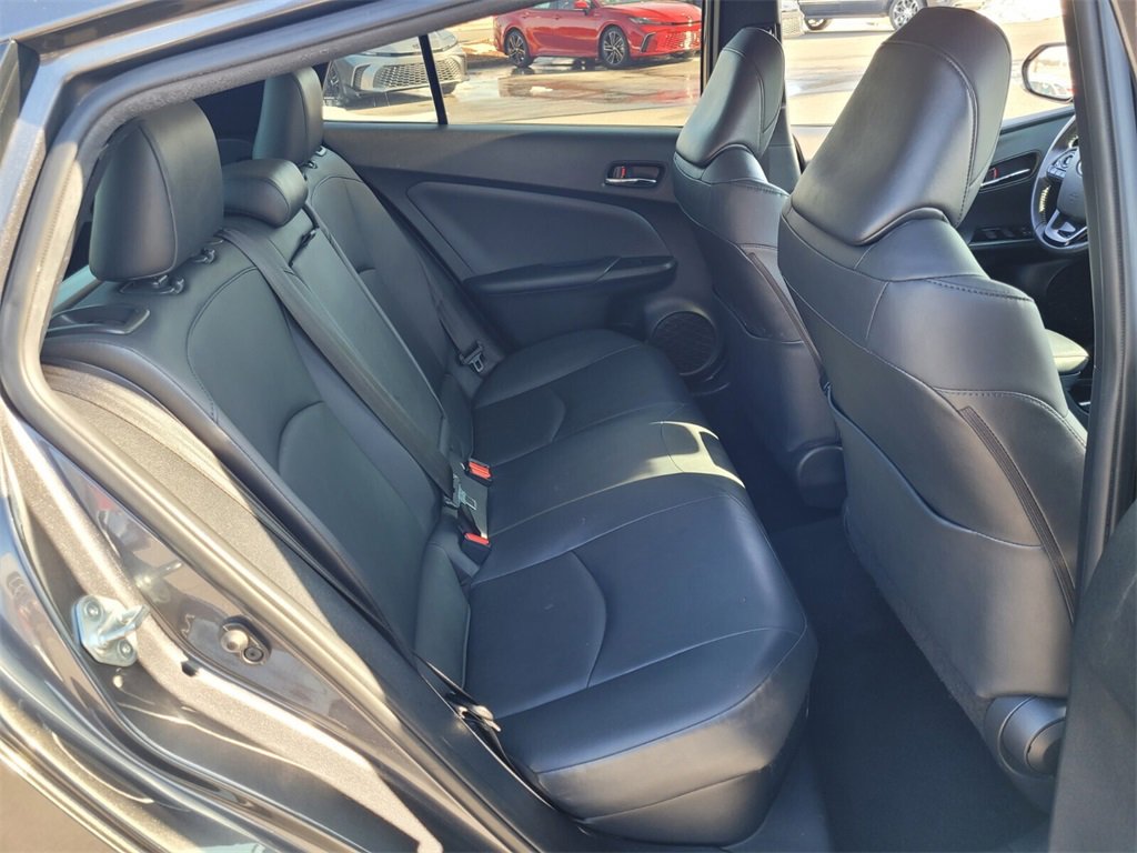 Used 2019 Toyota Prius L Eco image 11