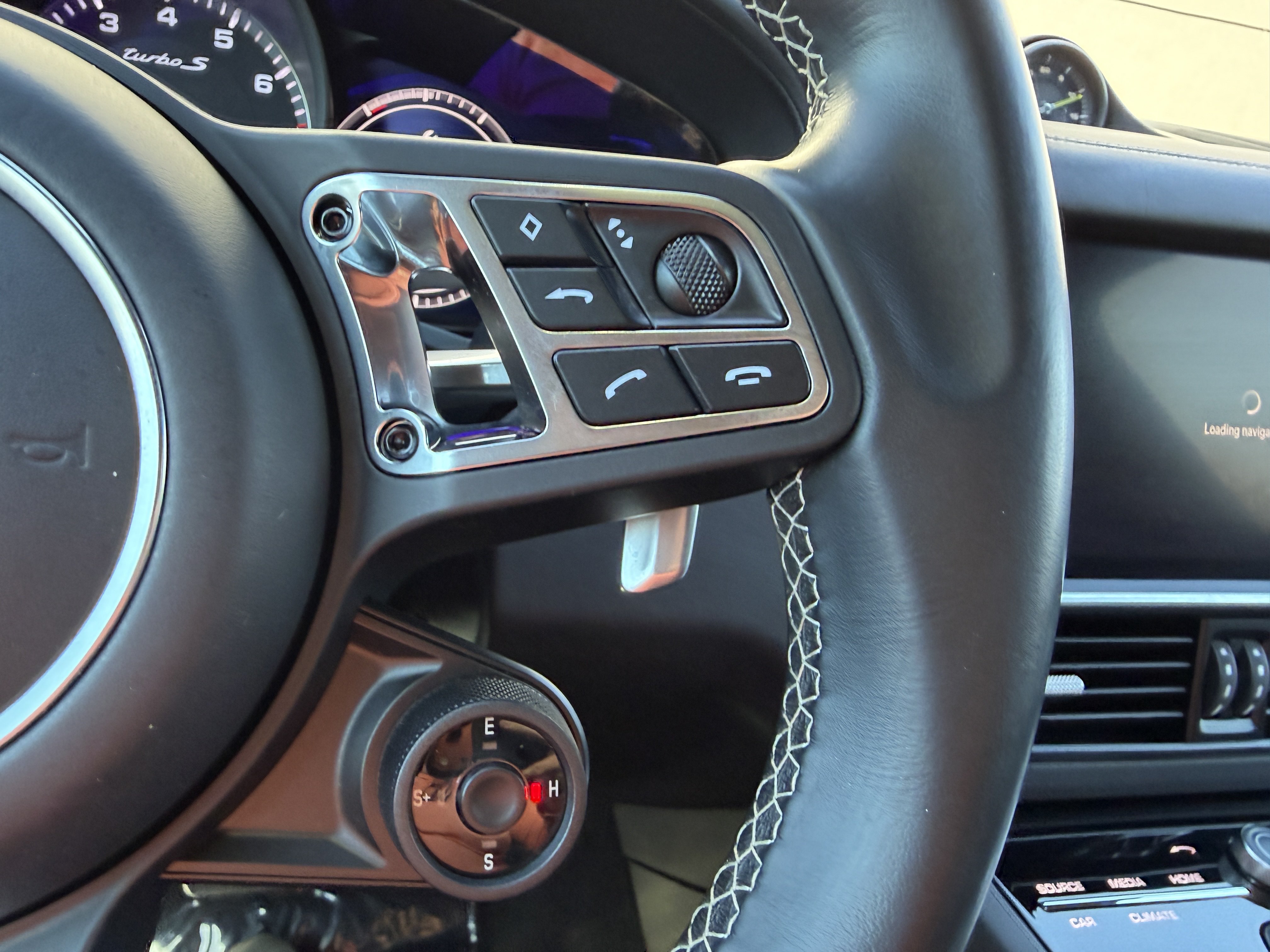 Certified 2022 Porsche Cayenne Turbo S AWD/4WD image 35