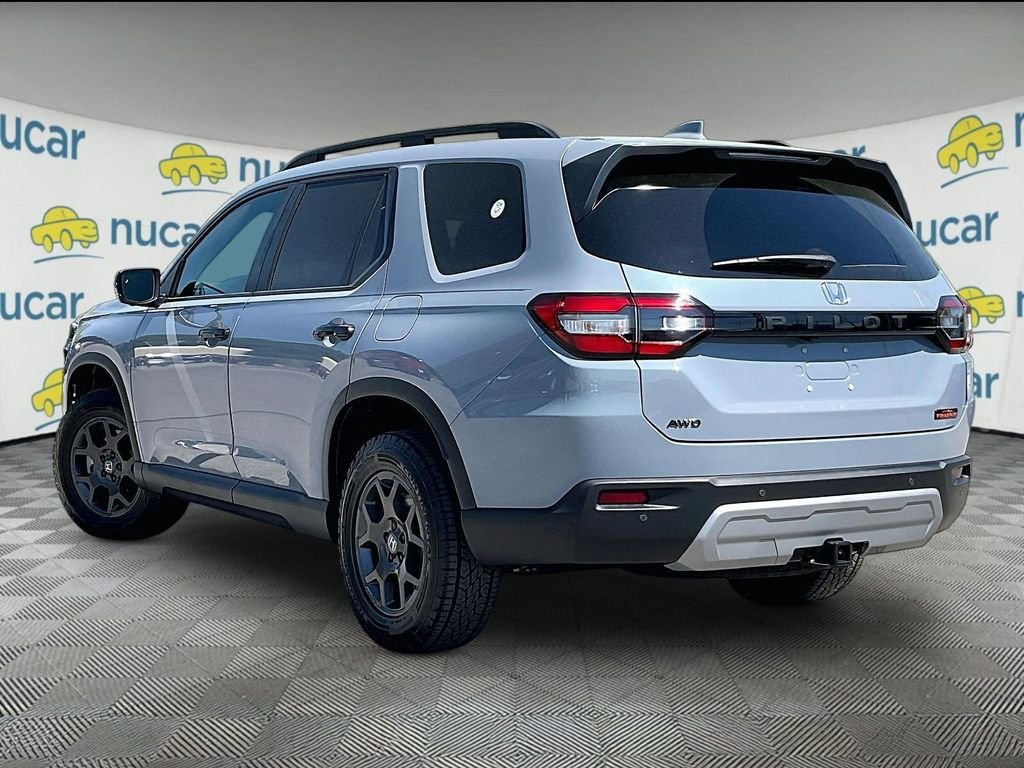 Used 2025 Honda Pilot TrailSport image 4