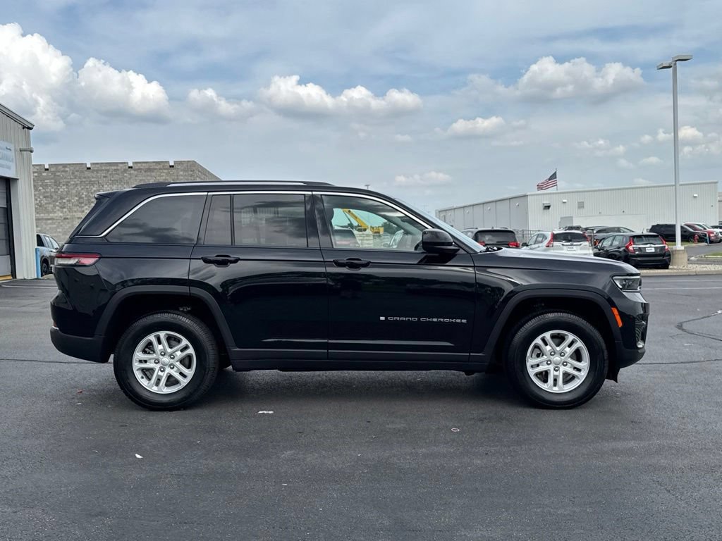 Used 2023 Jeep Grand Cherokee Laredo w/ Luxury Tech Group I AWD/4WD image 8