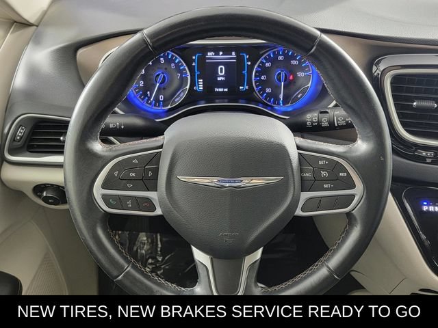 Used 2017 Chrysler Pacifica Touring-L FWD image 25