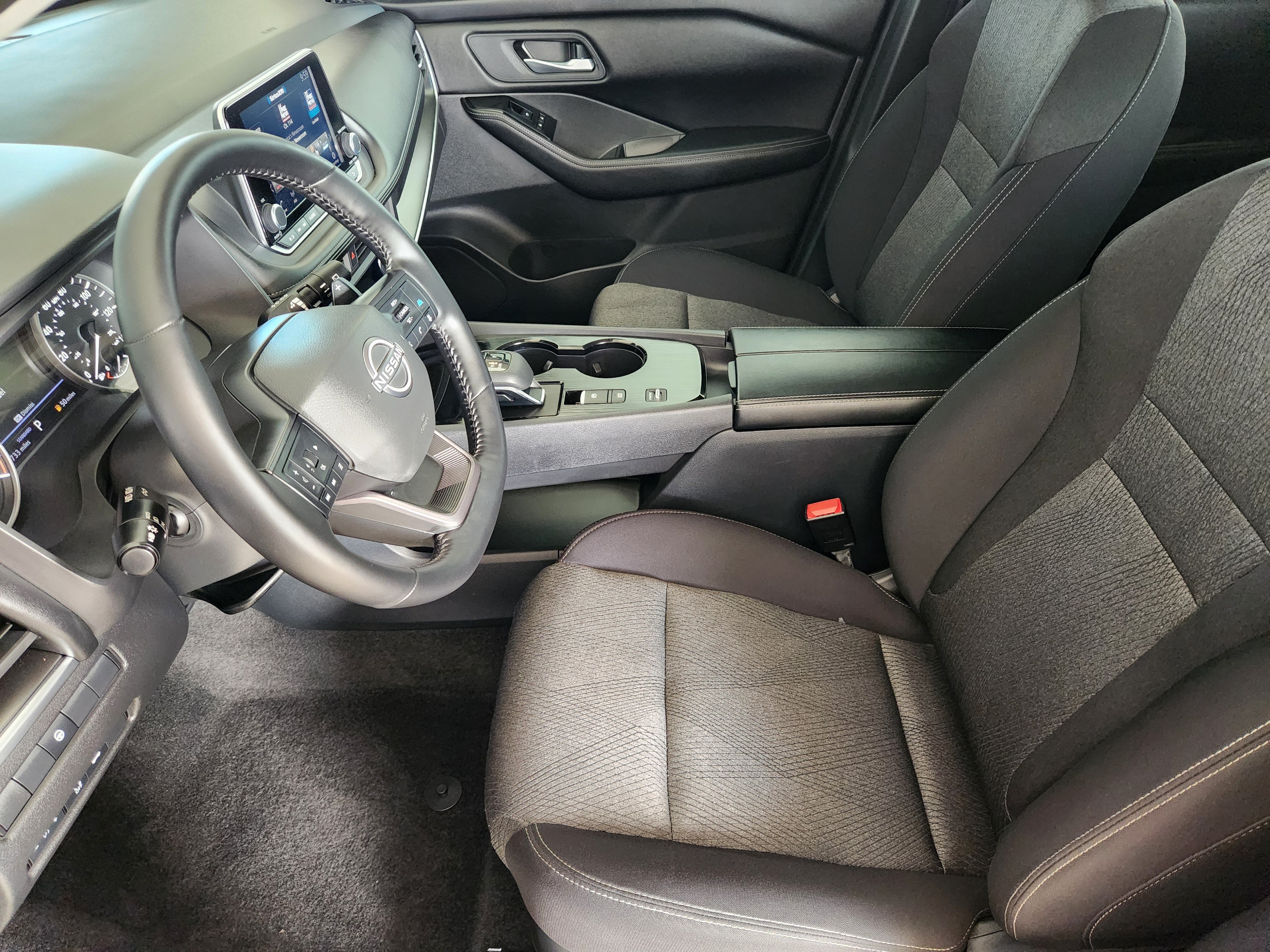 Used 2025 Nissan Rogue SV FWD image 13