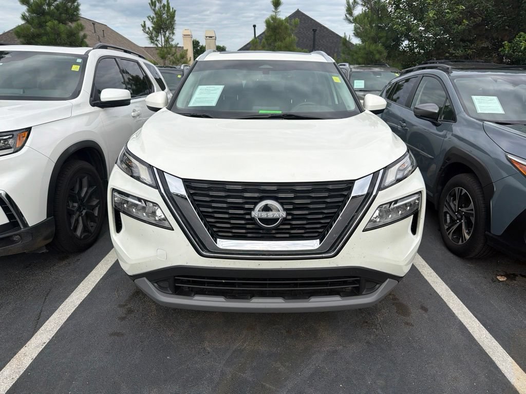 Used 2023 Nissan Rogue SV w/ SV Premium B Package FWD image 2