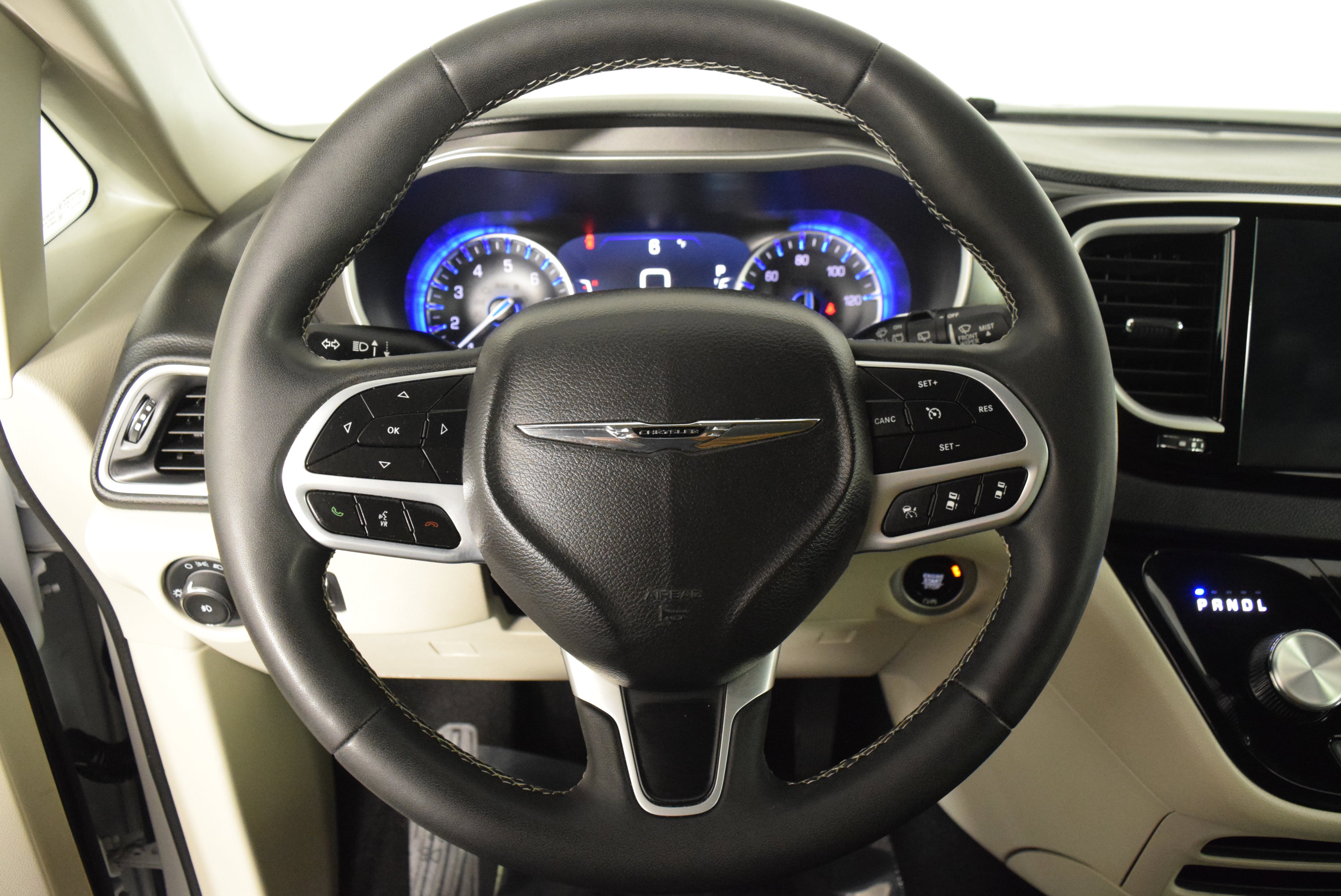 Used 2024 Chrysler Pacifica Touring-L image 13