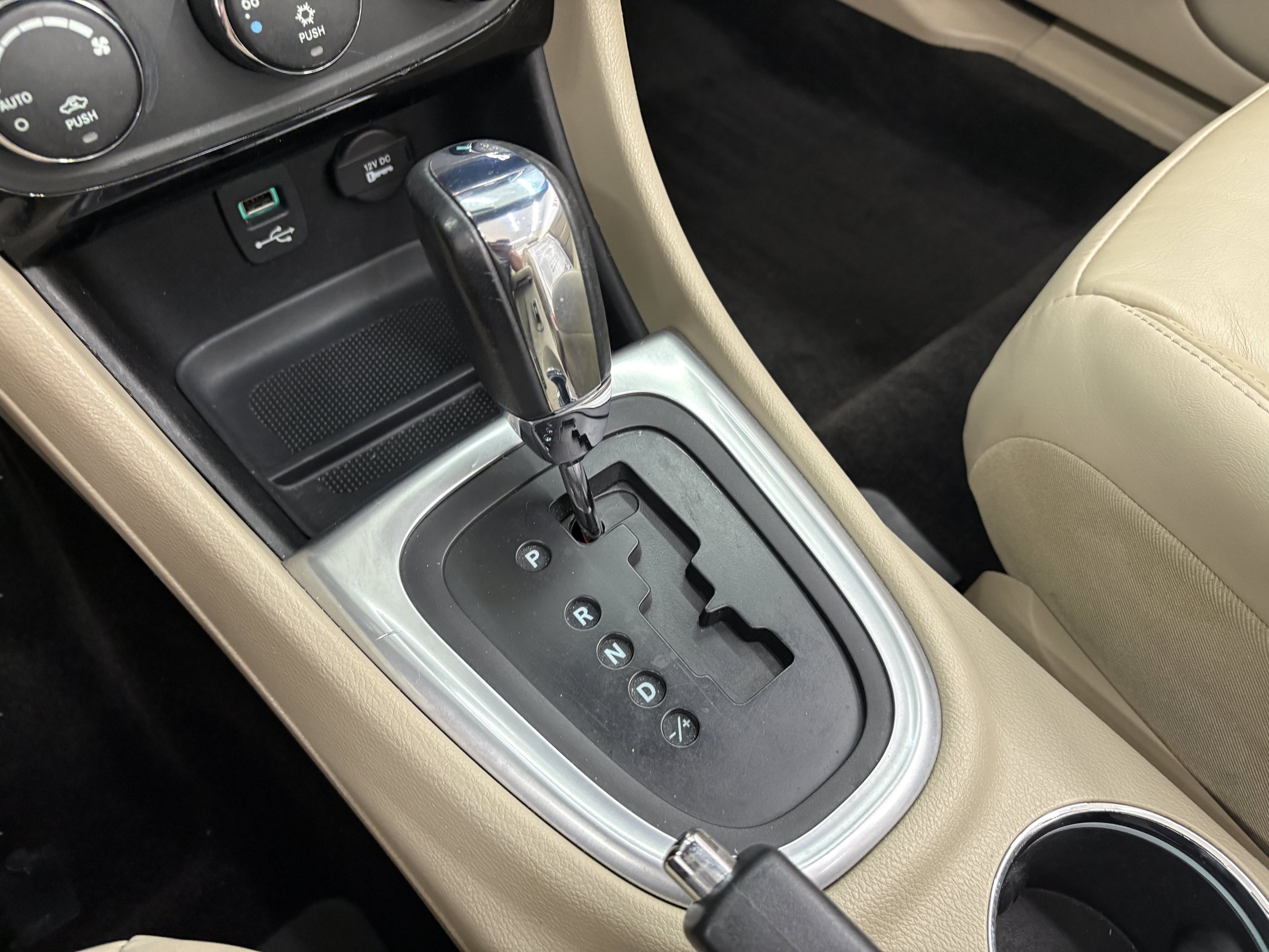 Used 2011 Chrysler 200 Limited FWD image 23