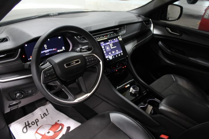 Used 2023 Jeep Grand Cherokee Altitude AWD/4WD image 44