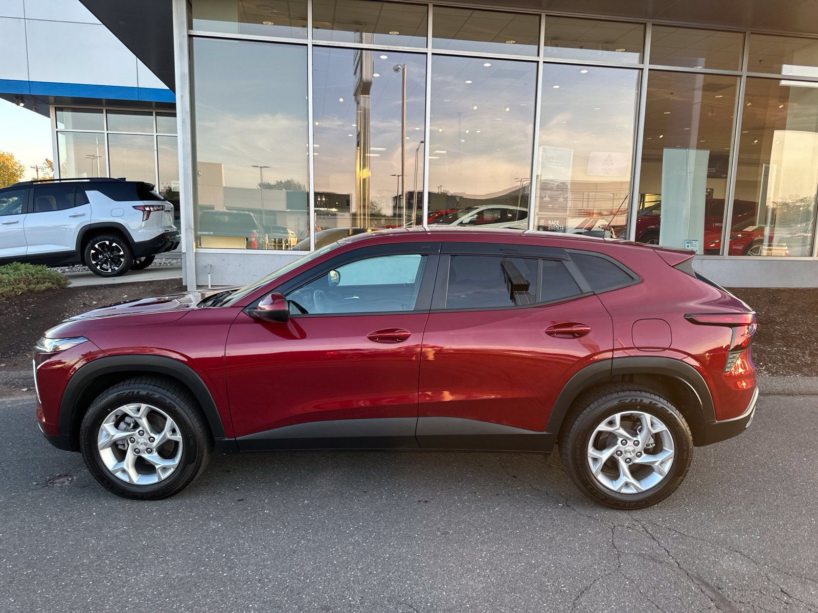 Used 2025 Chevrolet Trax LS w/ LS Convenience Package FWD image 8